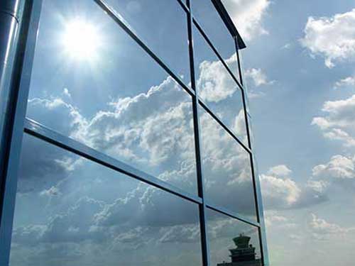 cladire birouri cu folie geam protectie solara